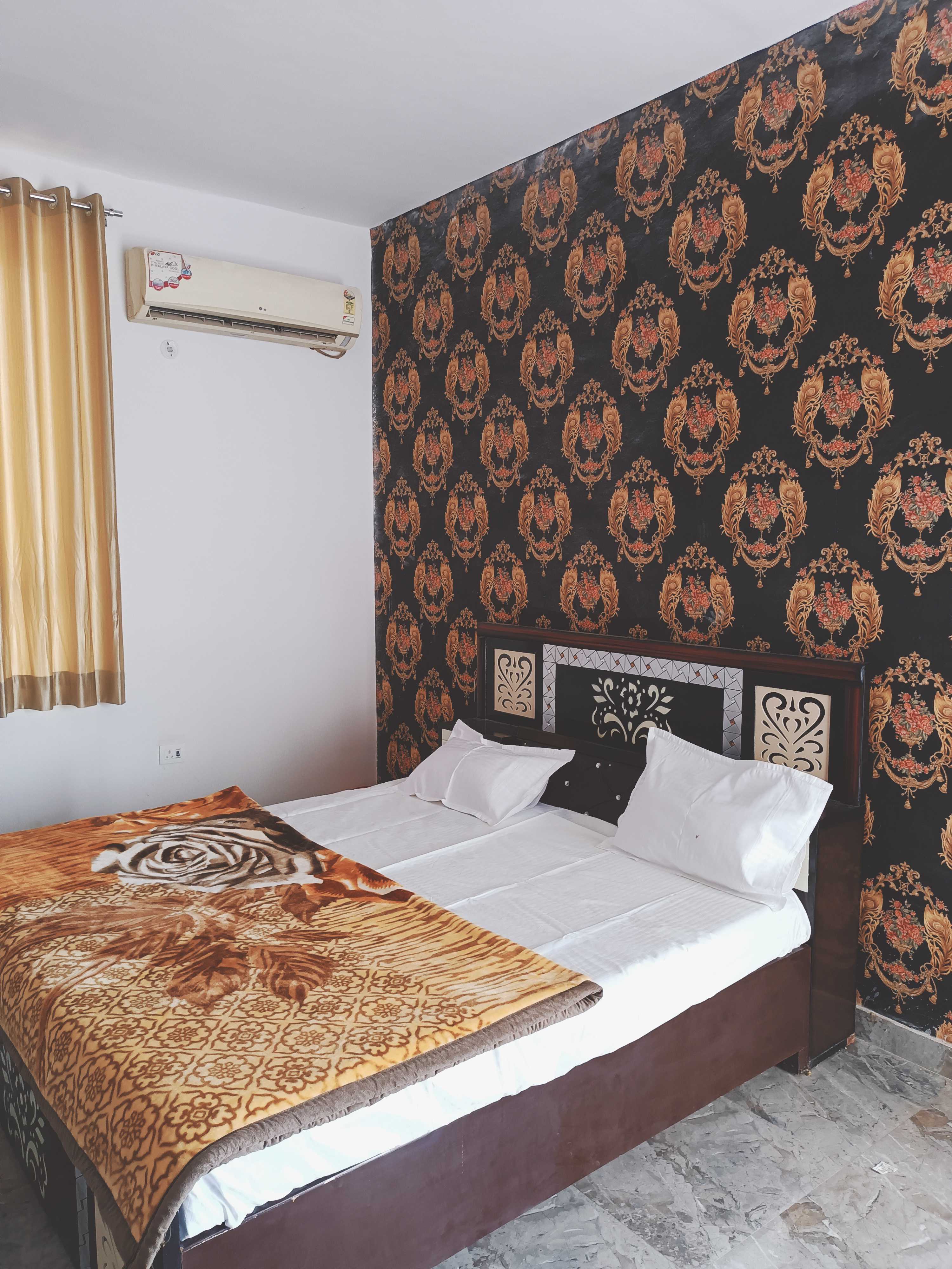 Hotel O Aastha - Tap to explore photos