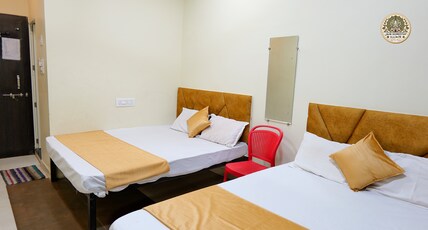 Jain Home Stay Guest House Room Type - Stander Room ( Vantiled Room )