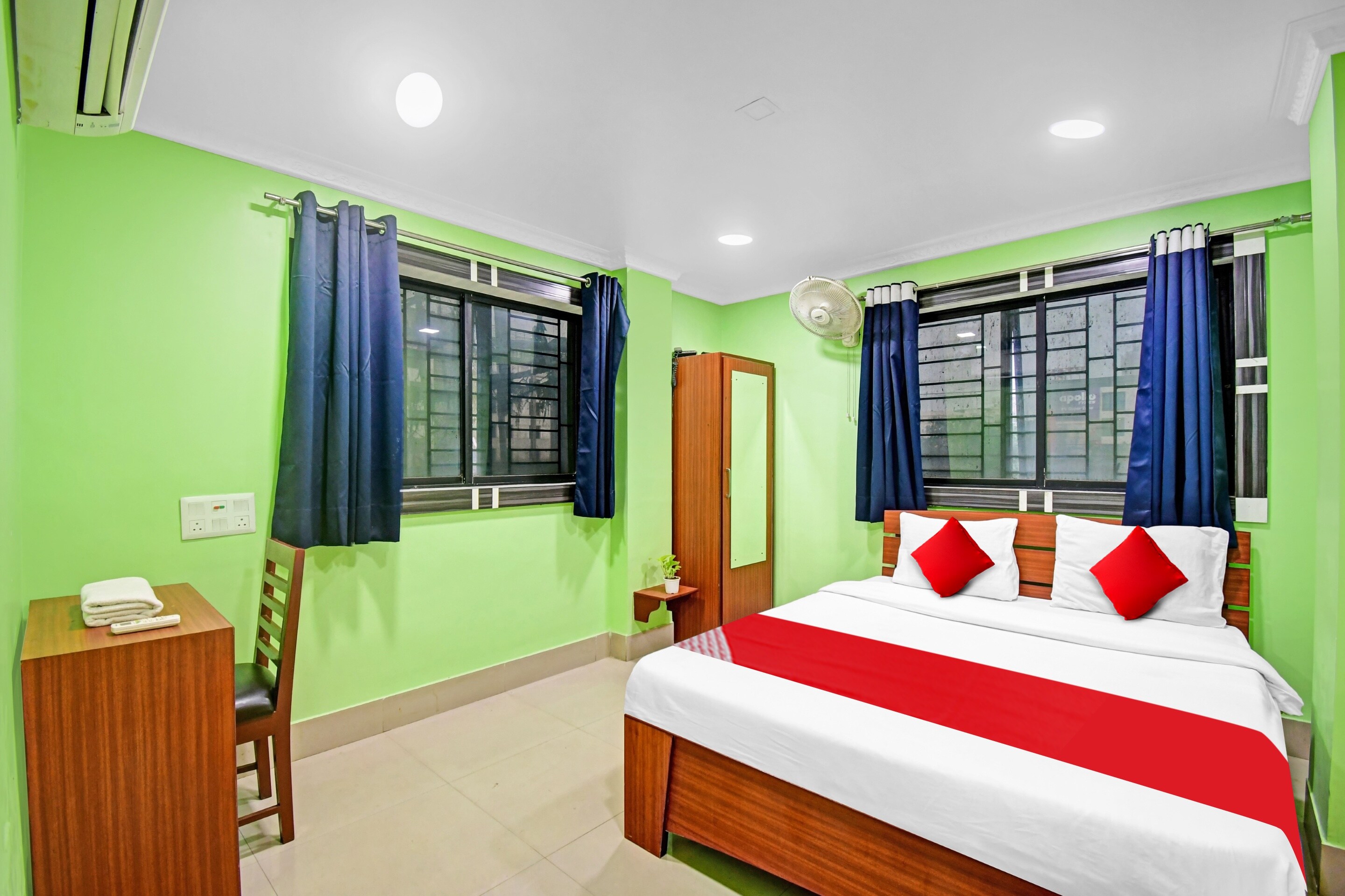 Hotel O by OYO Tower Shanavi Inn - Tap to explore photos