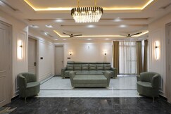 StayEasy Sky Shoots Penthouse near Gomti Nagar