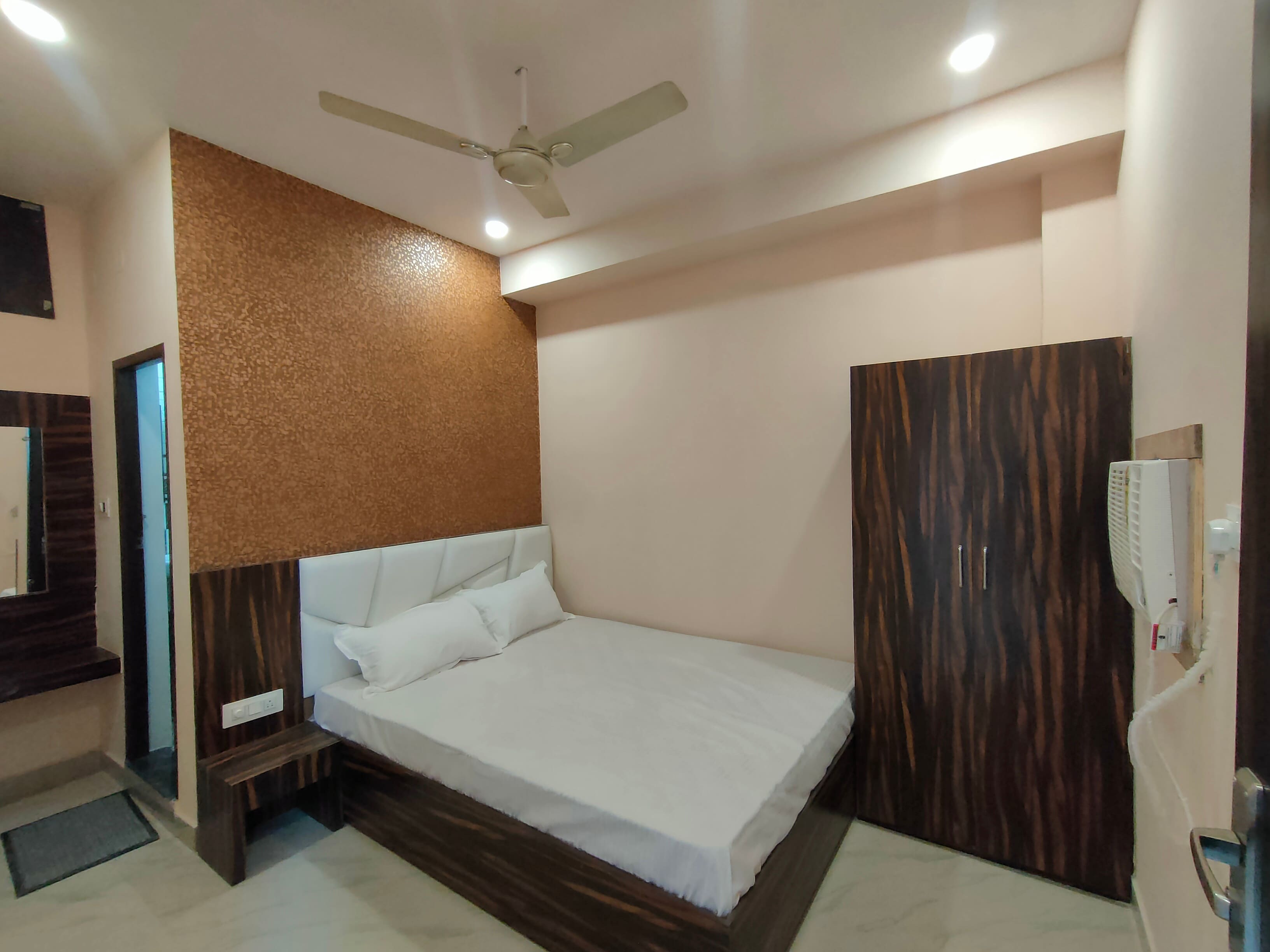 Hotel Harison - Tap to explore photos