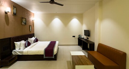 Hotel Paras Room Type - Super Deluxe Room