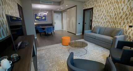 Doubletree by Hilton Pointe-Noire Room Type - KING DELUXE SUITE W  VIEW