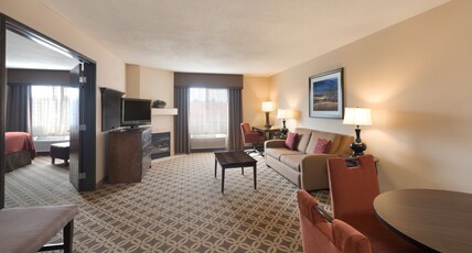 Holiday Inn Express SHOW LOW Room Type - 2 Qn 1 Bedroom Ste Wet Bar Fireplace