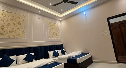 Ram Gharana Palace Room Type - Deluxe AC (Separate Bed) Family Room