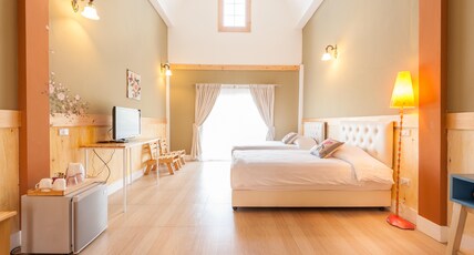Belmont Village Resort Room Type - Deluxe Mezzaninne