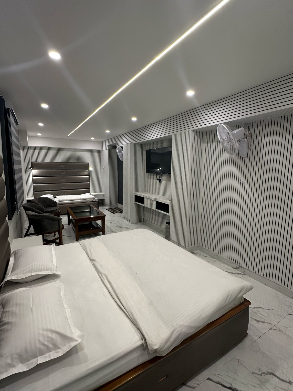 Hotel Imperial - Tap to explore photos