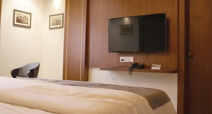 Hotel Old Urban Guest House Room Type - Deluxe Ac Room