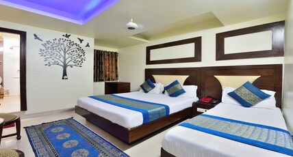 Hotel Sai Internationl @ New Delhi Railway Station Room Type - Luxury Triple Room