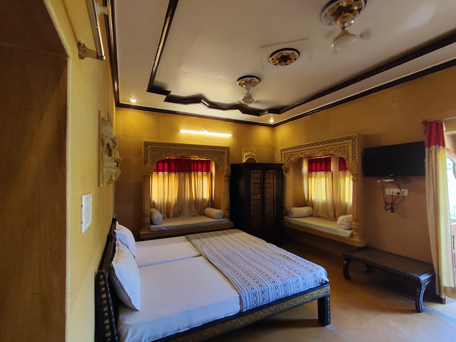Hotel Haveli - Tap to explore photos