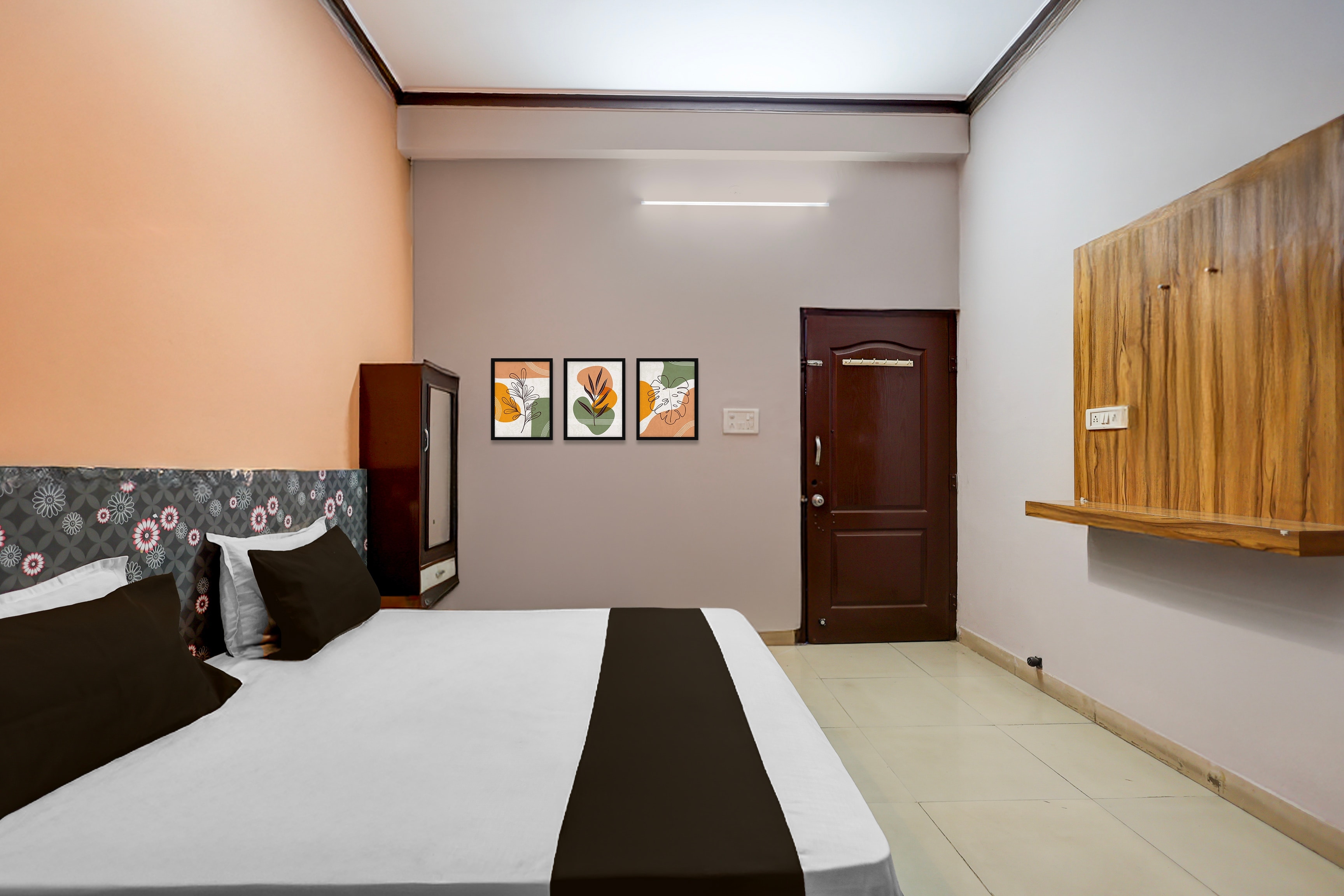 SPOT ON Pankhudi Hotel And Bar - Tap to explore photos