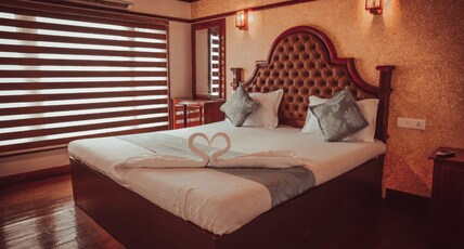 Upper Deck Houseboats Room Type - 5 Bedroom Private Premium Houseboat Full time Ac Upper Deck Houseboats Room Type - 5 Bedroom Private Premium Houseboat Full time Ac