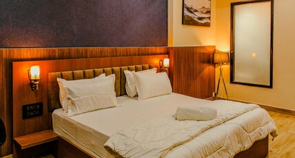 Heavenly Retreat, Shangarh Room Type - Shangarh Meadow Suite with Private Balcony