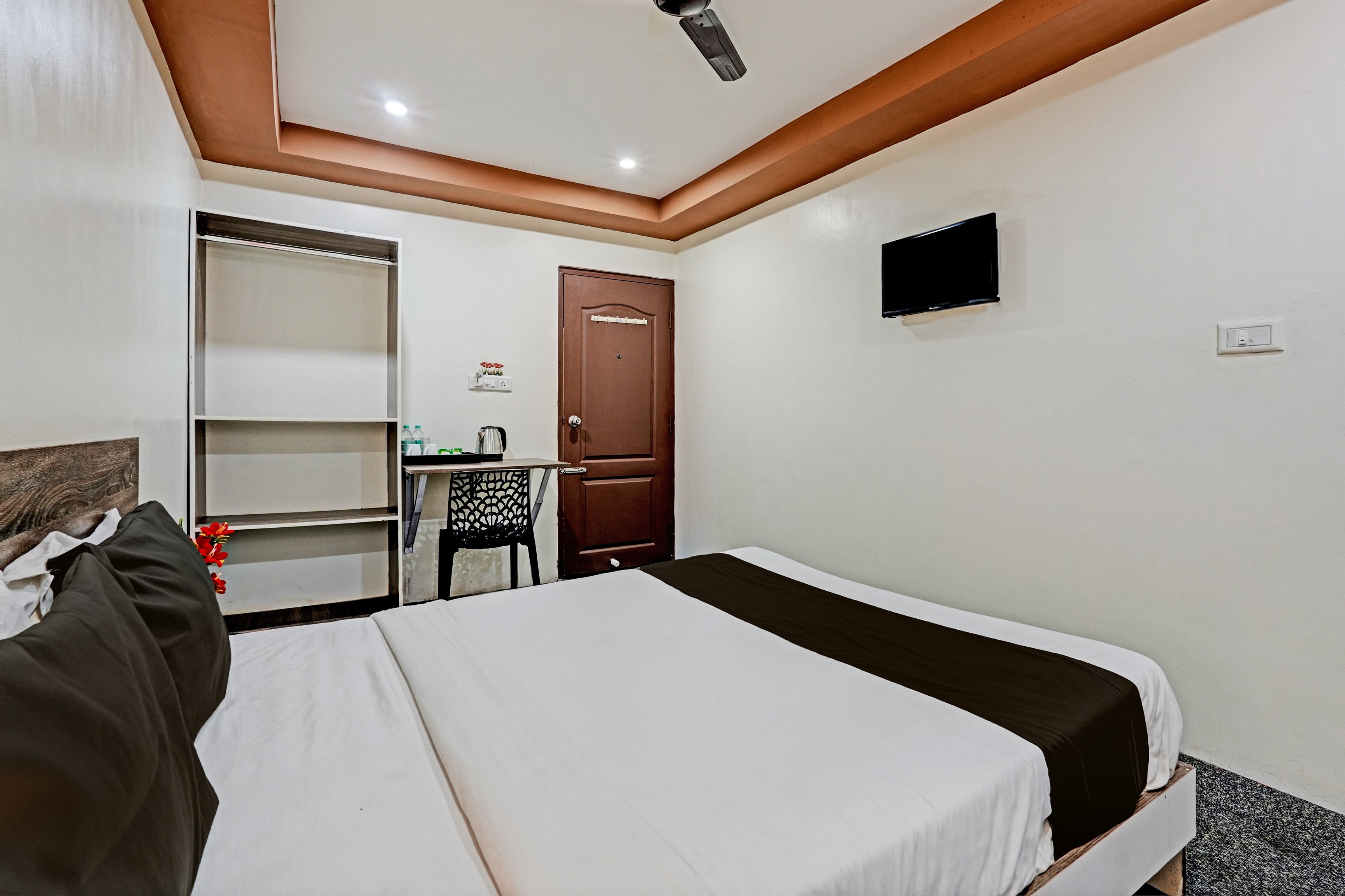 Hotel O Sri Sai sevalal comfort's - Tap to explore photos