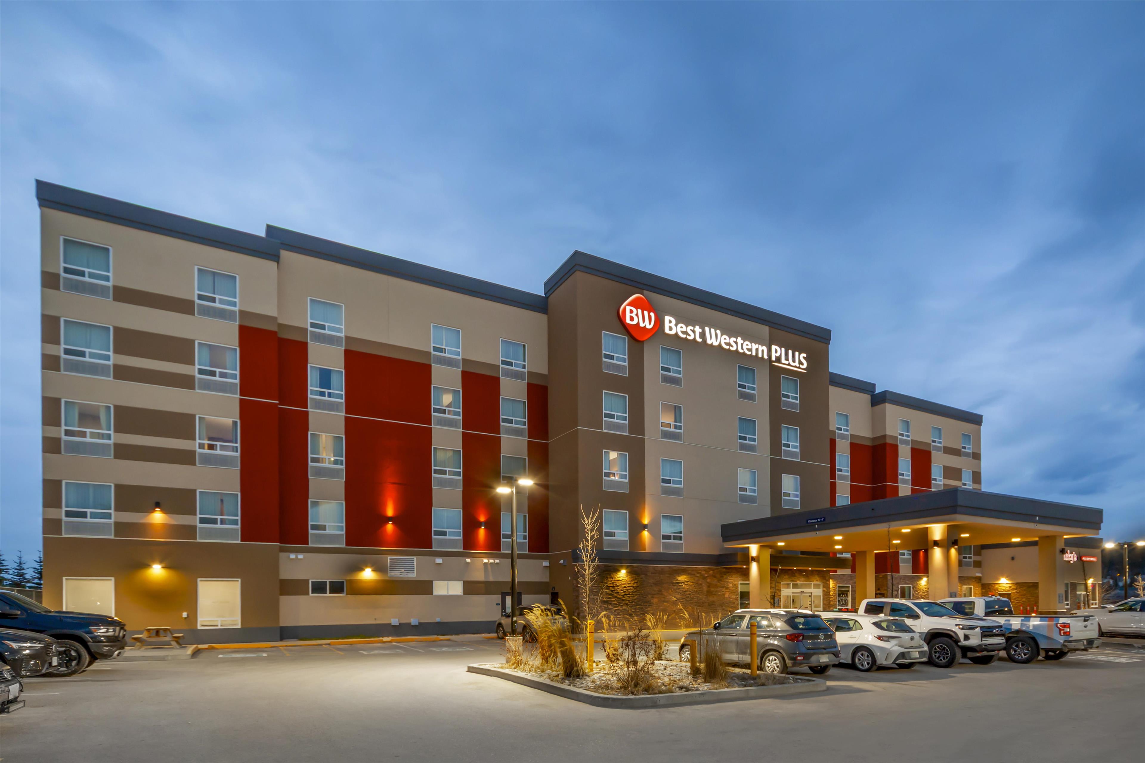 Best Western Plus Hinton Inn & Suites - Tap to explore photos