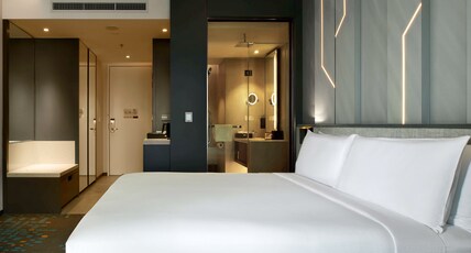 DoubleTree by Hilton Shah Alam i-City Room Type - KING DELUXE ROOM PARK VIEW