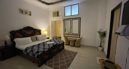 Embassy Suites - Chankya puri Room Type - Deluxe King Room