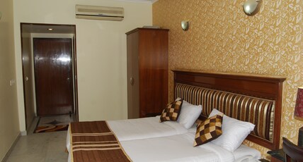 The Maple Leaf Room Type - Deluxe Double or Twin Room