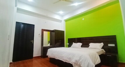 Vardhans vila and palace Room Type - Deluxe Room with Balcony