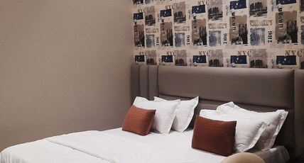 Golden Glitz Banquet & Hotel a Unit Of A.C Enterprises Room Type - DELUXE ROOM