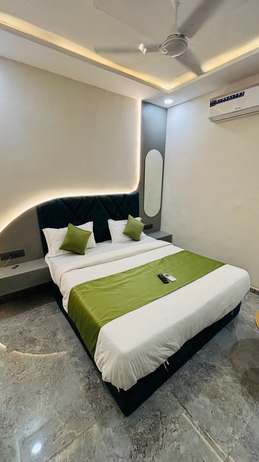 Hotel kings villa - Tap to explore photos