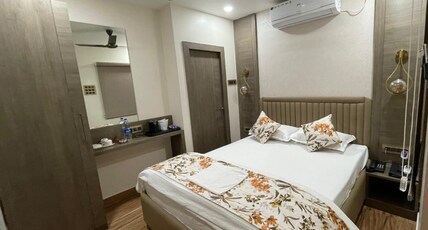 Hotel Galaxy Inn Room Type - Standard Room with King Bed