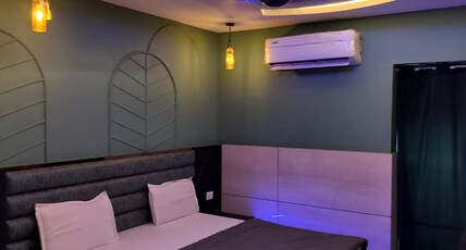Hotel One Plus Room Type - Deluxe AC Room