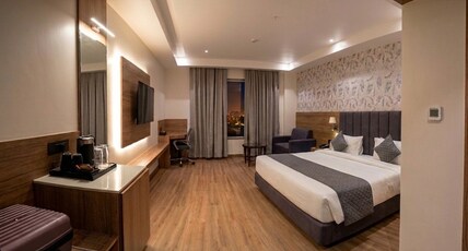 HOTEL HOLIDAY HEIGHTS Room Type - Deluxe Room