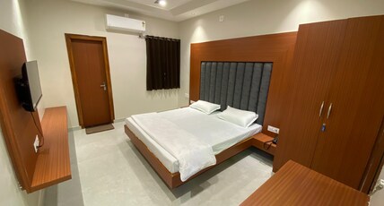Devi Villa Room Type - Standard Queen Bed Room