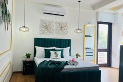 BluO Studio Noida - BathTub, Gym, Balcony, Garden