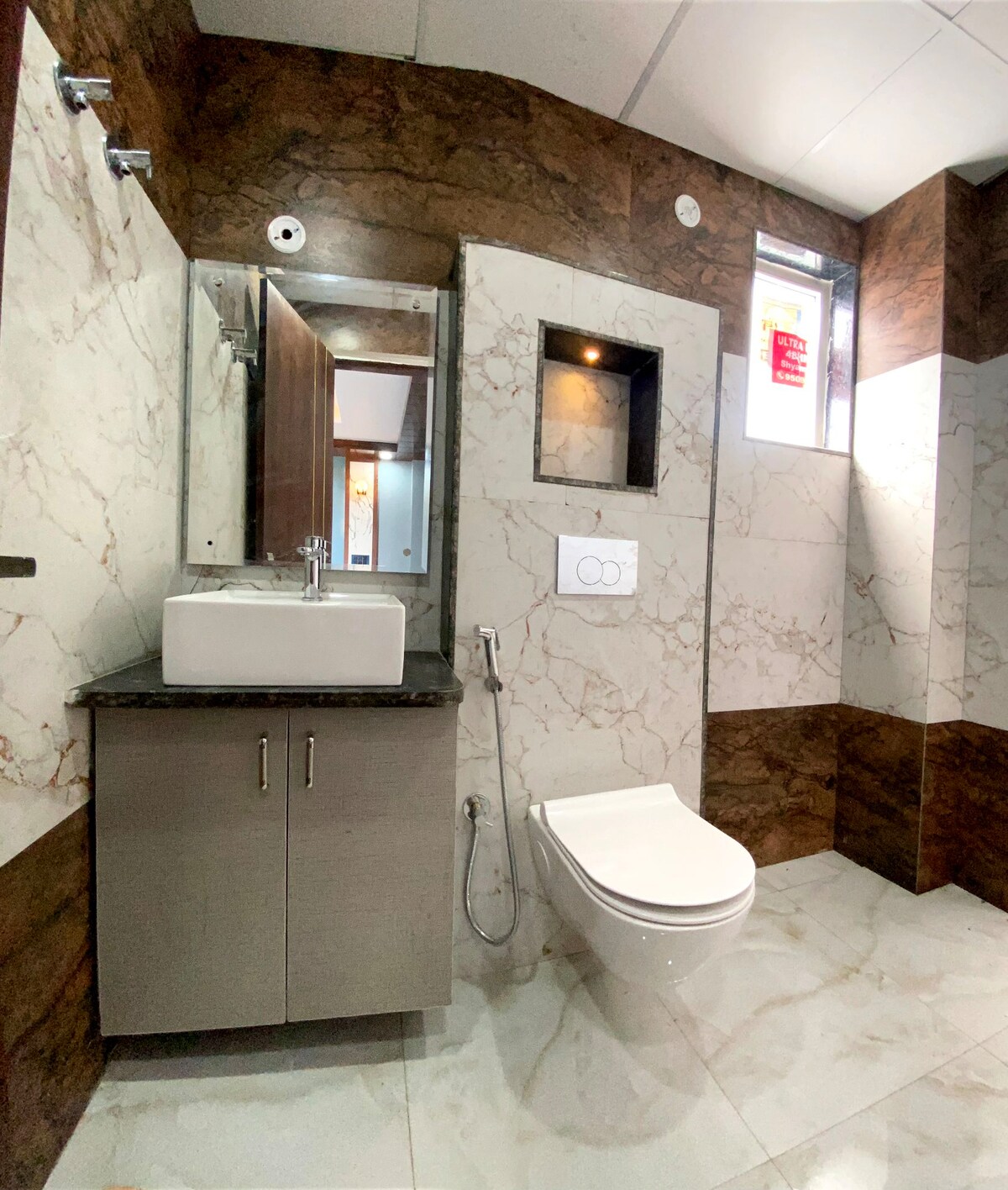 FamJam | 4Bhk Turquoise Tranquility - Tap to explore photos