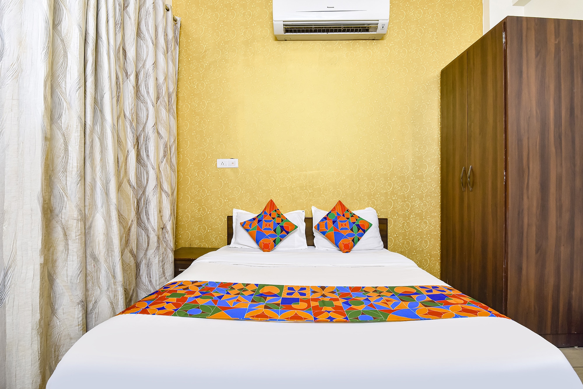 FabHotel Aqueens Plaza - Near Jawahar Circle, Patrika Gate - Tap to explore photos
