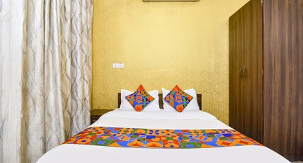 FabHotel Aqueens Plaza - Near Jawahar Circle, Patrika Gate Room Type - Deluxe Room