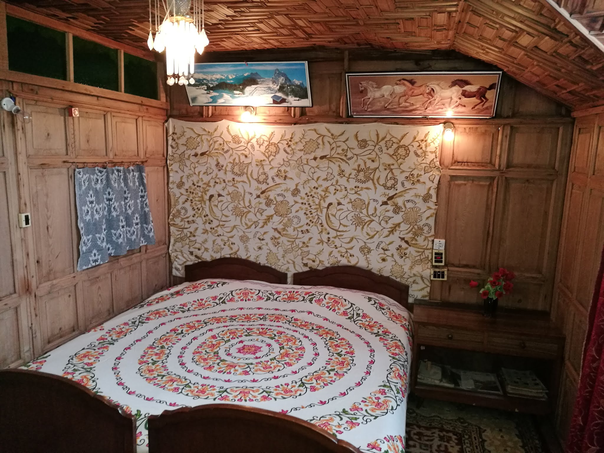 Houseboat Hardy Palace - Tap to explore photos