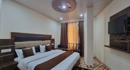 Hotel Rajinder Prasth Room Type - Deluxe Room