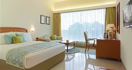 Ginger Gondia Room Type - D-LUXE KING ROOM