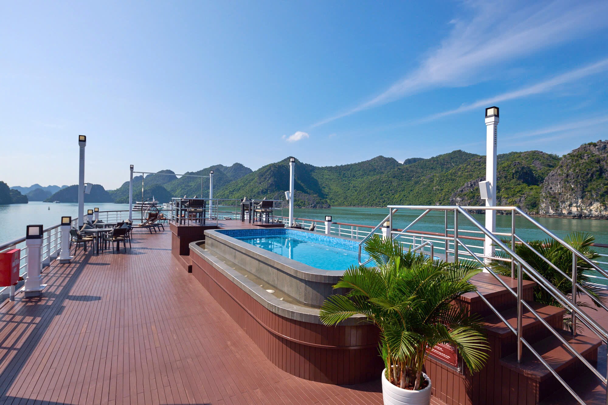 Paradise Legacy Cruise HaLong - Tap to explore photos