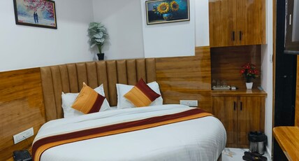 HOTEL SANGAM Room Type - Round Bed Room