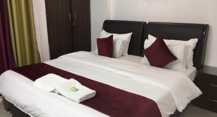 Meluha Stay Near Max Hospital Room Type - Deluxe Room  (Washroom Outside Room)