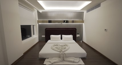 Dayal Hotel Room Type - Suite Room with balcony