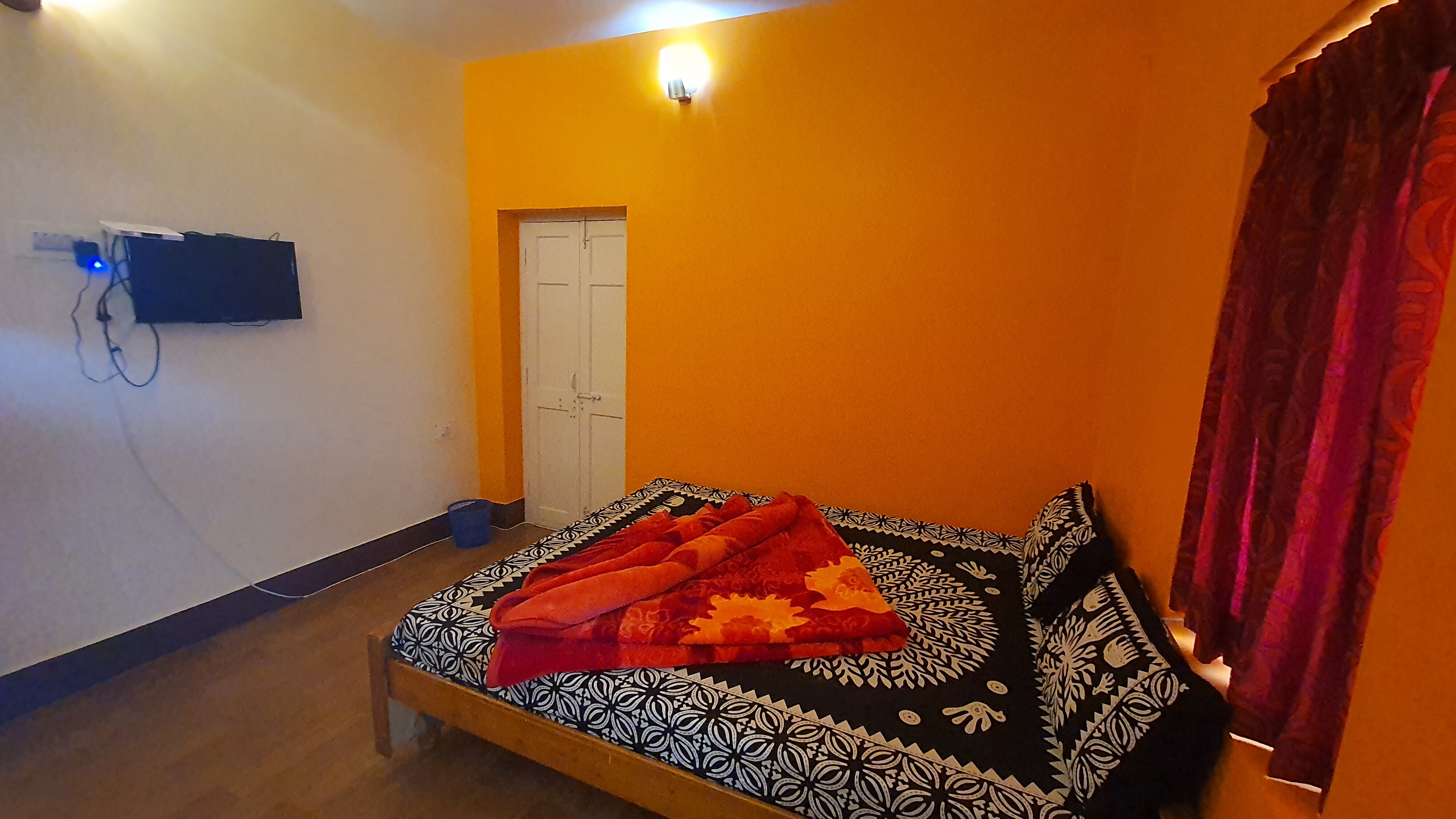 Happystay | Rooms in a Homestay - Tap to explore photos