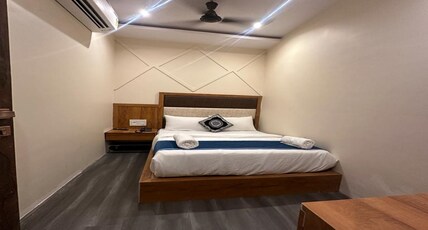 Hotel Lucky Palace Room Type - DELUXE ROOM