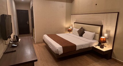 HOTEL SB CASTLE Room Type - Deluxe Room