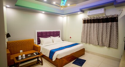 Hotel S S Plaza Room Type - Superior King With Temple View