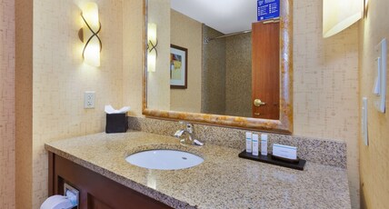 Embassy Suites by Hilton Nashville SE Murfreesboro Room Type - 2QN STE HEAR ACC NO SMOK