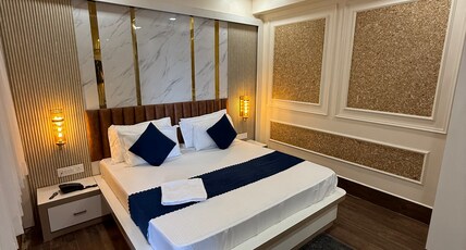Tiwari Hotel & Restaurant Room Type - Luxury Suite with Balcony and Dining area Tiwari Hotel & Restaurant Room Type - Luxury Suite with Balcony and Dining area