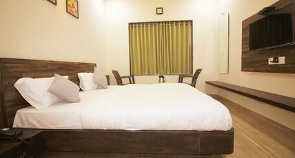 Hotel Comfy Capetown Room Type - Deluxe AC Room