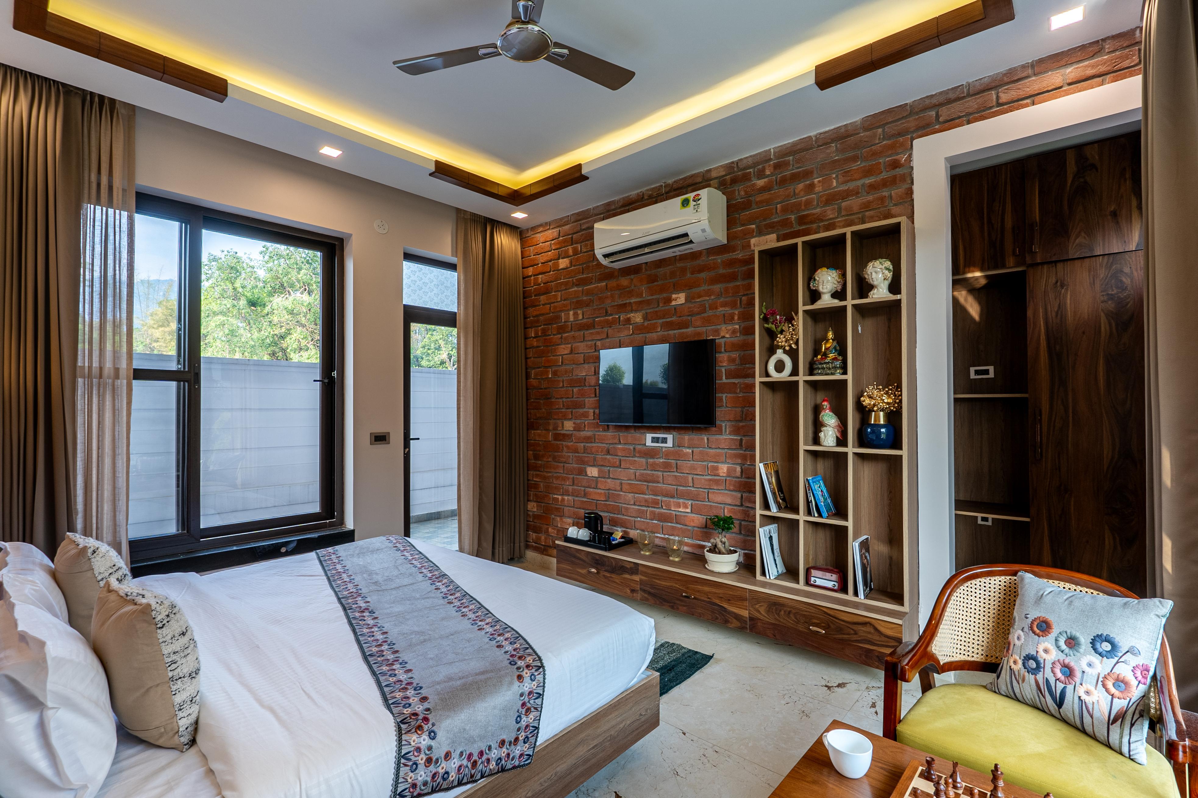 SaffronStays Tikrola Retreat, 4BR Wing - Tap to explore photos