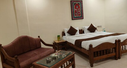 ANAND RESIDENCY Room Type - DELUX. SEMI-DELUX. LUXURY ANAND RESIDENCY Room Type - DELUX. SEMI-DELUX. LUXURY