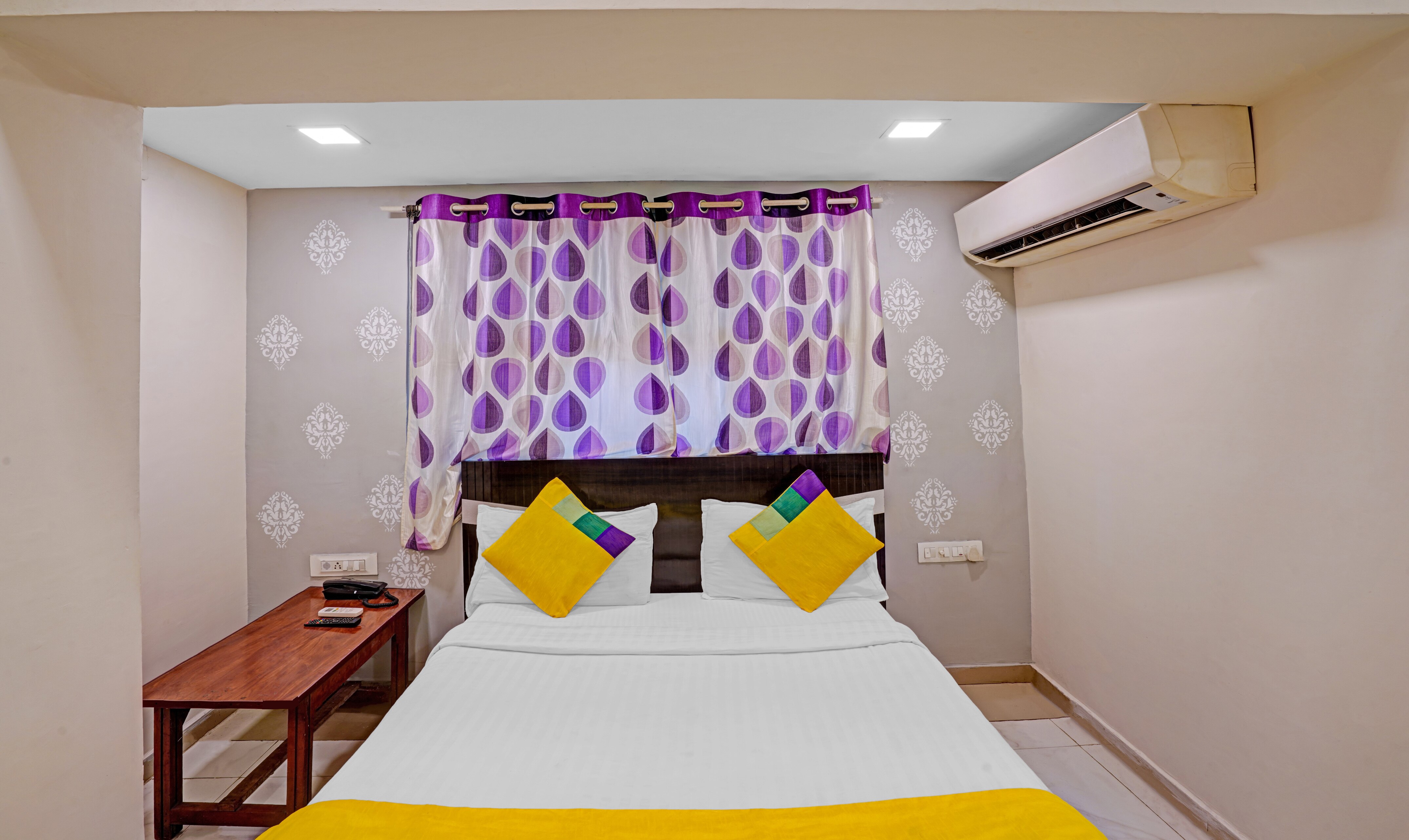 Hotel Aakash Navrangpura - Tap to explore photos